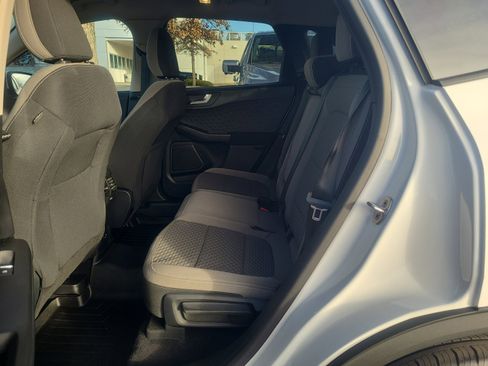 Used 2020 Ford Escape SE image 16