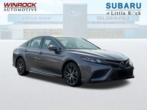 Used 2022 Toyota Camry SE w/ Carpet Mat Package (TMS) image 1