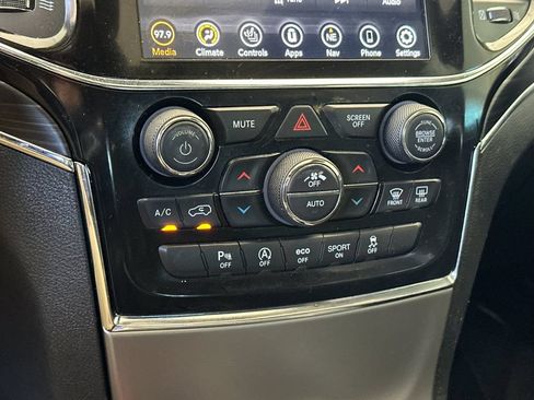 Used 2021 Jeep Grand Cherokee Limited AWD/4WD image 20
