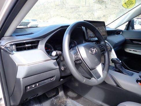 Certified 2023 Toyota Venza XLE image 14