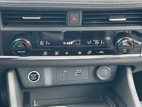 Used 2023 Nissan Rogue SV image 22