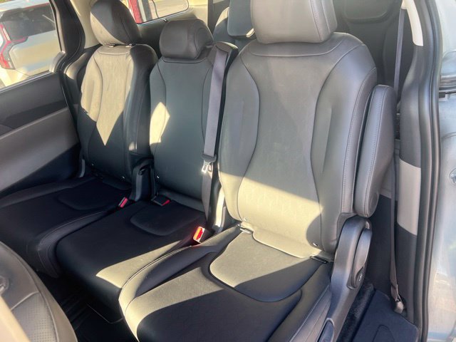 Used 2026 Kia Carnival EX FWD image 17
