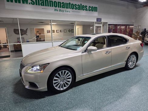 Used 2013 Lexus LS 460 w/ Comfort Pkg RWD image 2