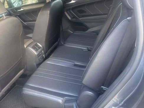 Certified 2023 Volkswagen Tiguan SE w/ Panoramic Sunroof Package FWD image 3