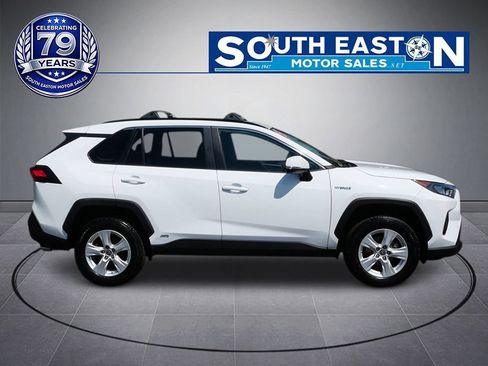 Used 2021 Toyota RAV4 LE AWD/4WD image 8