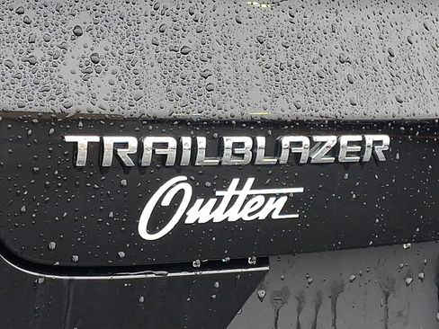 Used 2025 Chevrolet TrailBlazer LT image 30