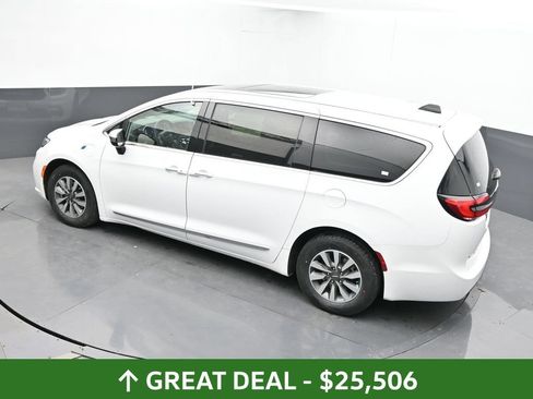 Used 2023 Chrysler Pacifica Limited FWD image 44