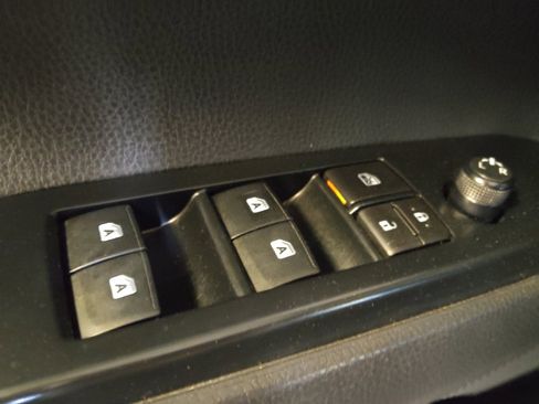 Used 2020 Toyota Camry SE image 27