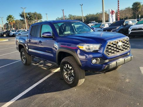 Used 2022 Toyota Tacoma TRD Off-Road image 2
