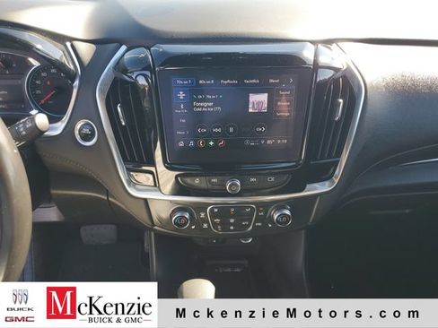 Used 2022 Chevrolet Traverse LT FWD image 16