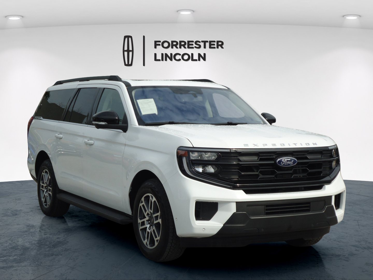 Used 2025 Ford Expedition Max Active AWD/4WD image 1
