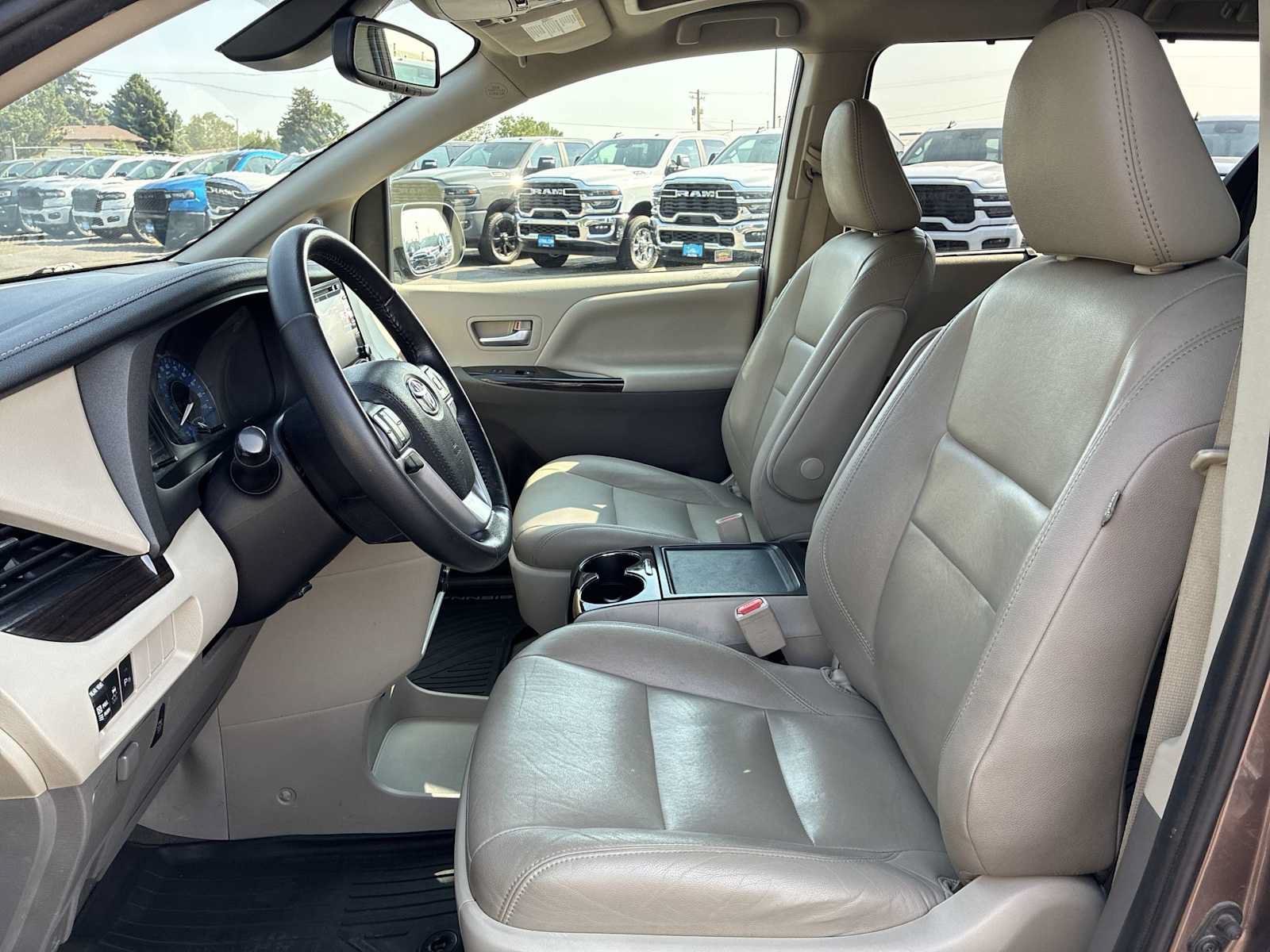Used 2020 Toyota Sienna XLE w/ XLE Navigation Package AWD/4WD image 13