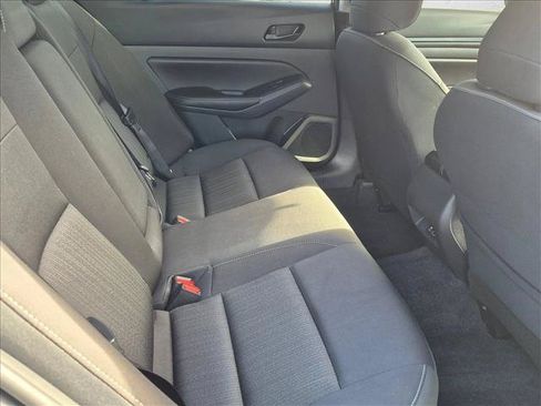 Used 2024 Nissan Altima 2.5 SV FWD image 18