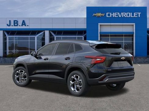 New 2026 Chevrolet Trax LT w/ LT Convenience Package FWD image 3