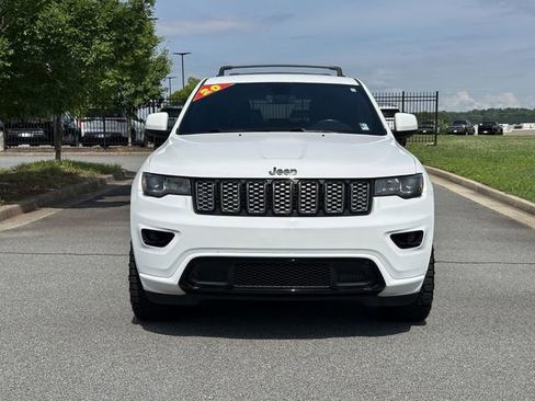 Used 2020 Jeep Grand Cherokee Altitude RWD image 2