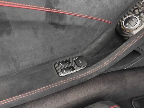 Used 2015 McLaren 650S Spider image 31