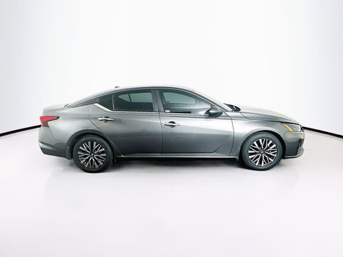Used 2023 Nissan Altima 2.5 SV FWD image 10