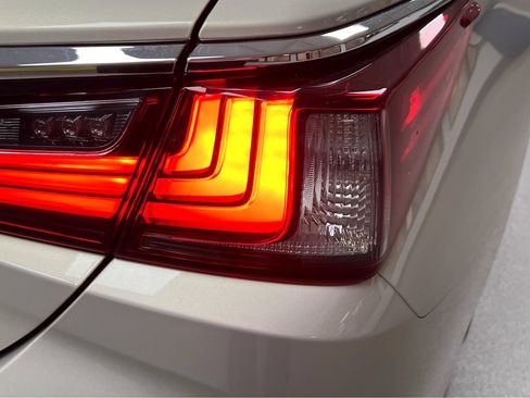 Used 2020 Lexus ES 350 w/ Premium Package FWD image 29