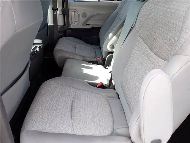 Used 2022 Toyota Sienna LE FWD image 9