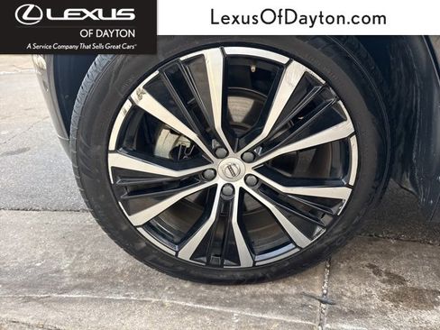 Used 2024 Volvo XC60 B5 Plus image 11
