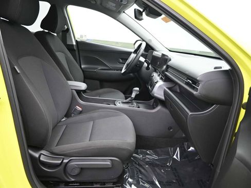 Certified 2025 Hyundai Kona SEL image 11