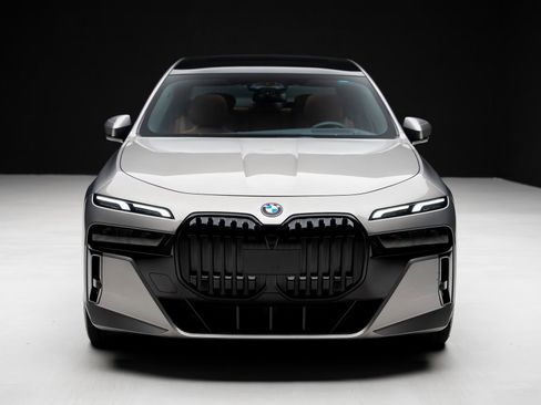Used 2023 BMW 740i RWD image 7