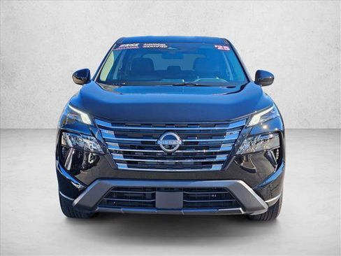 Used 2025 Nissan Rogue SV image 2