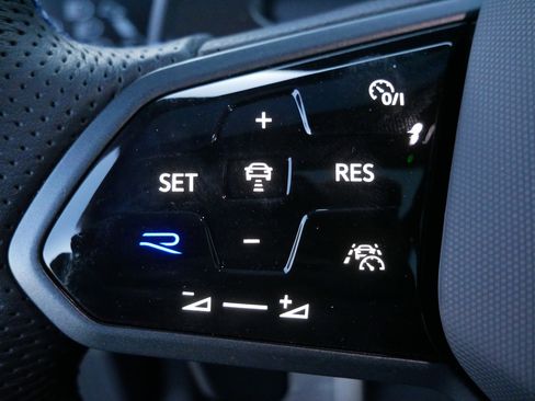 Used 2024 Volkswagen Golf R image 27