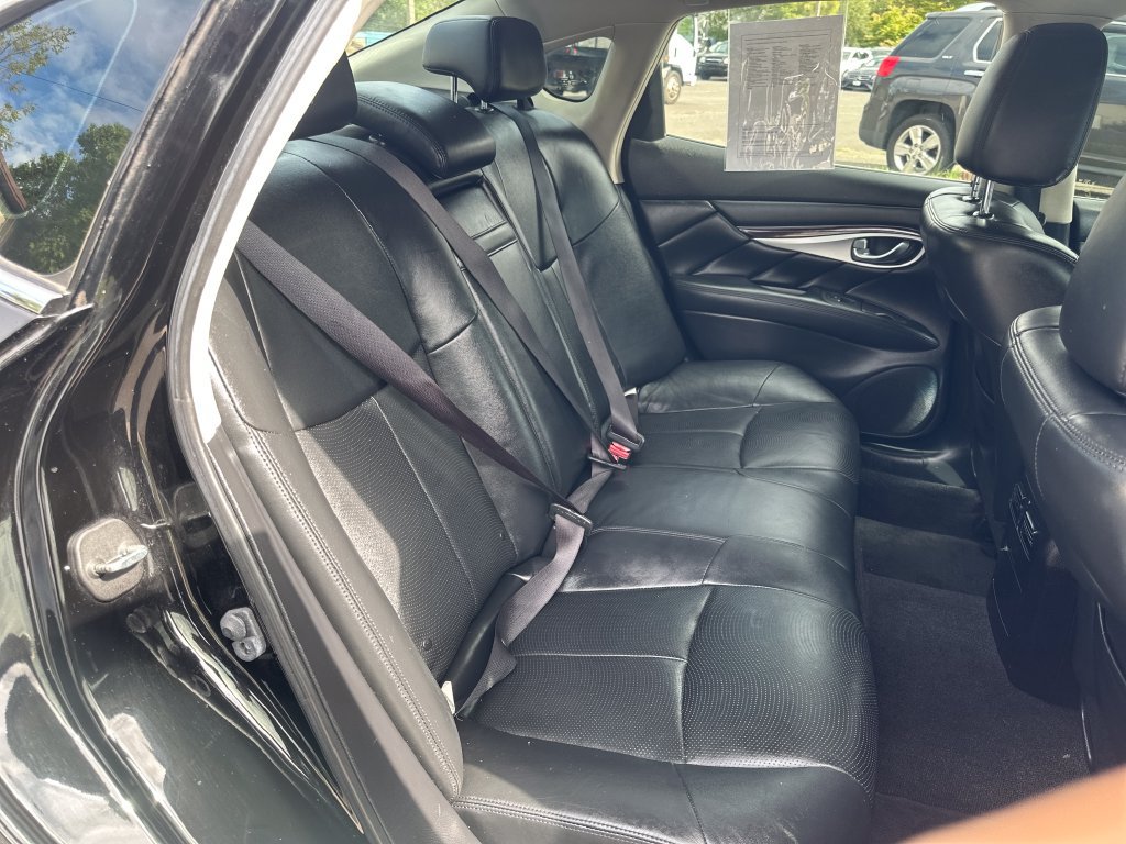 Used 2015 INFINITI Q70 3.7 RWD image 25