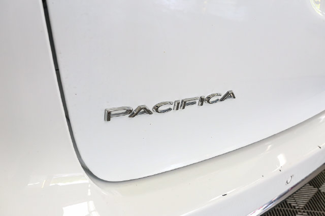 Used 2024 Chrysler Pacifica Limited FWD image 9