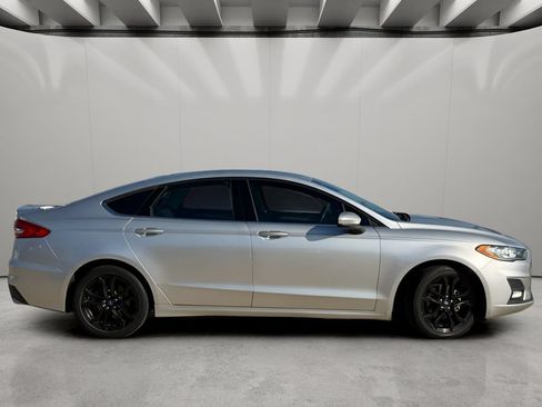 Used 2019 Ford Fusion SE w/ Equipment Group 151A FWD image 6