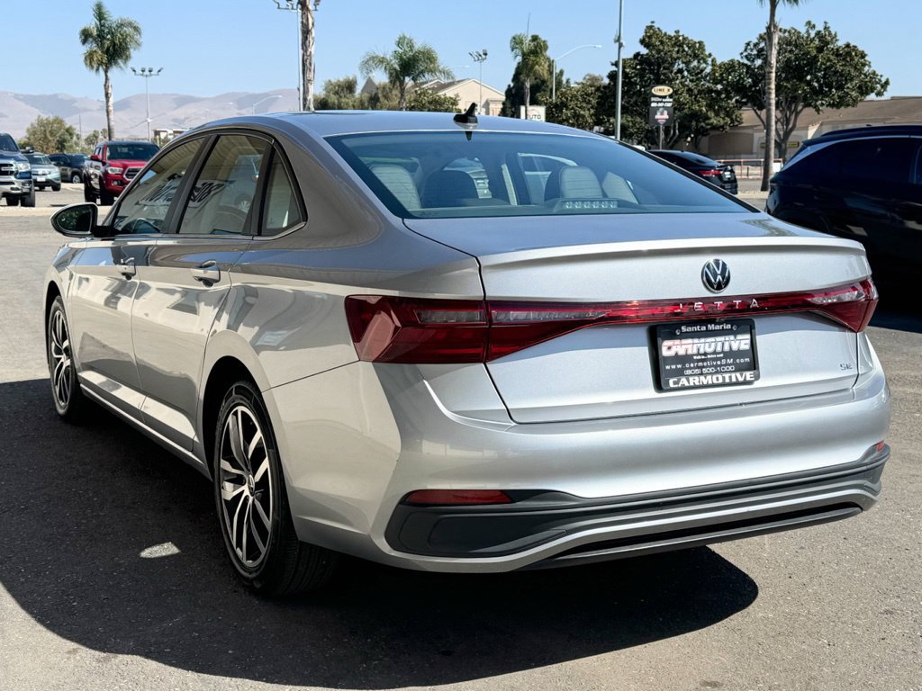 Used 2025 Volkswagen Jetta SE FWD image 6