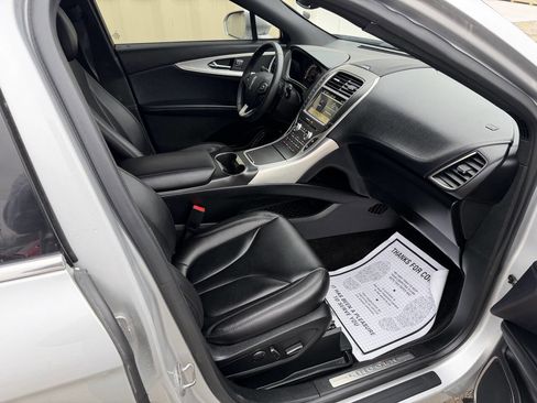 Used 2018 Lincoln MKX Premiere image 16