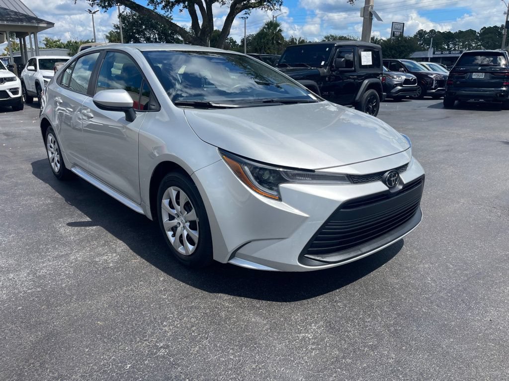 Used 2025 Toyota Corolla LE FWD image 7