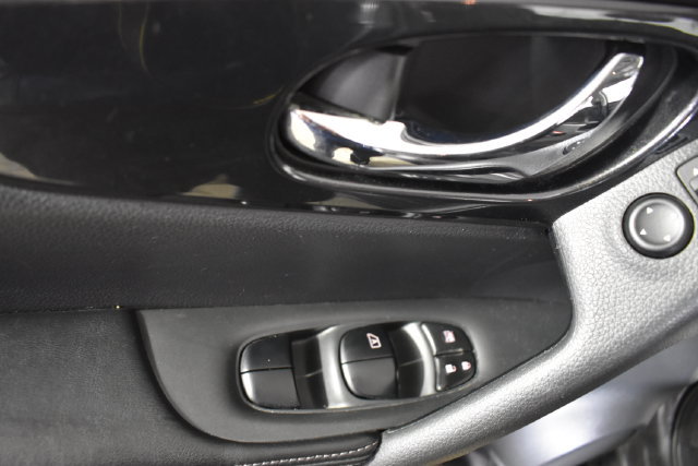 Used 2017 Nissan Rogue S AWD/4WD image 8