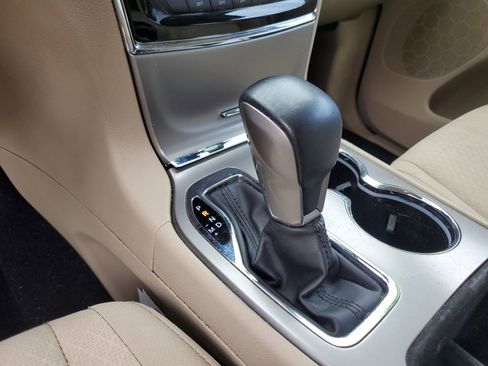 Used 2022 Jeep Grand Cherokee Laredo E w/ Security & Convenience Group AWD/4WD image 28