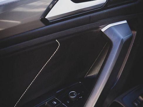 Used 2022 Volkswagen Tiguan SE R-Line image 18