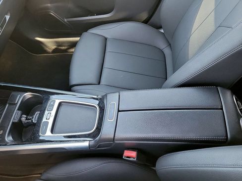 New 2025 Mercedes-Benz GLB 250 image 22