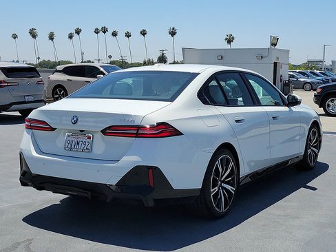Used 2025 BMW 530i w/ M Sport Package RWD image 3