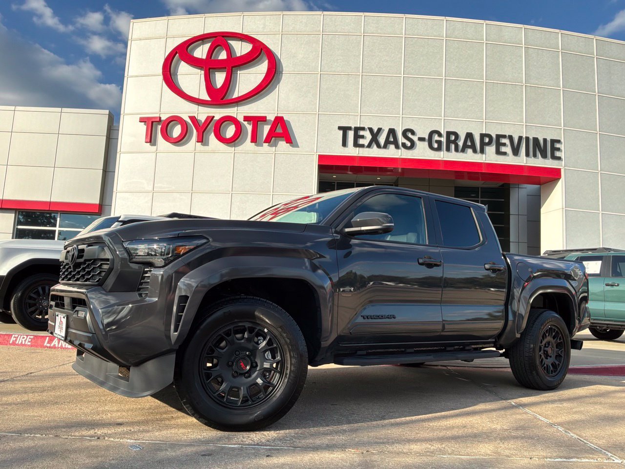 Used 2024 Toyota Tacoma TRD Sport w/ TRD Sport Premium Package RWD image 2