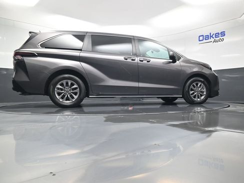 Used 2024 Toyota Sienna LE image 44