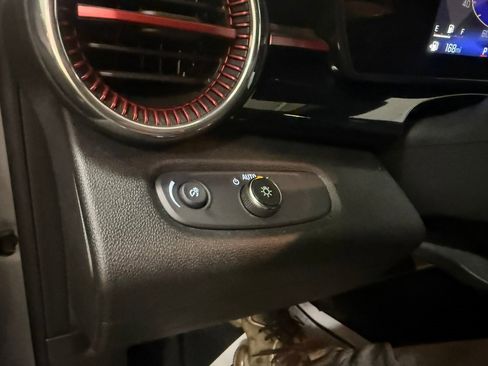 Used 2024 Chevrolet Trax RS w/ Sunroof Package image 36