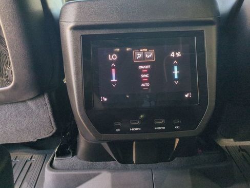 Used 2025 GMC Yukon XL Denali Ultimate AWD/4WD image 31