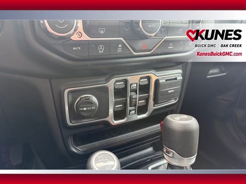 Used 2021 Jeep Wrangler Unlimited Sahara w/ Uconnect 4C Nav & Sound Group AWD/4WD image 18