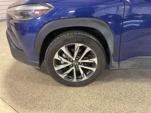 Used 2023 Toyota Corolla Cross XLE image 12