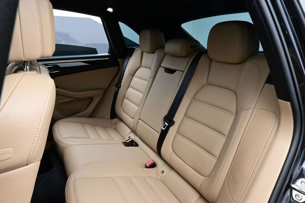 Certified 2022 Porsche Macan S AWD/4WD image 14