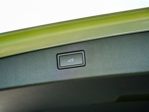 New 2025 Volkswagen Tiguan SE image 28