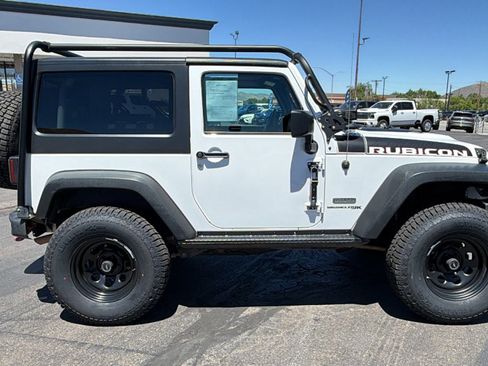 Used 2018 Jeep Wrangler Rubicon AWD/4WD image 2