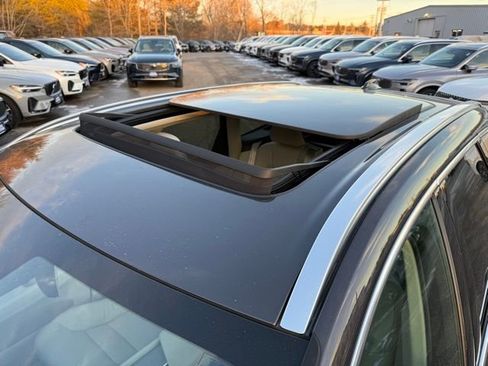 Certified 2023 Volvo XC60 B5 Plus w/ Climate Package image 15