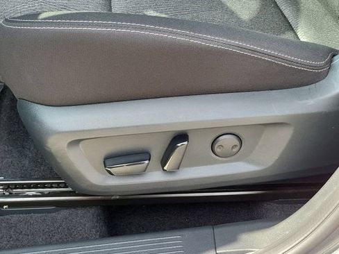 Used 2025 Nissan Rogue SV FWD image 26